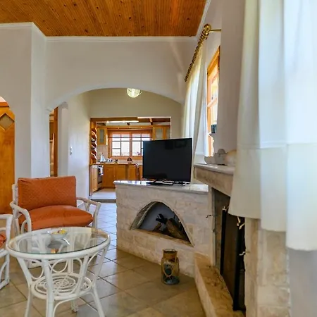 'helen' Traditional Seaside House Near To Eretria