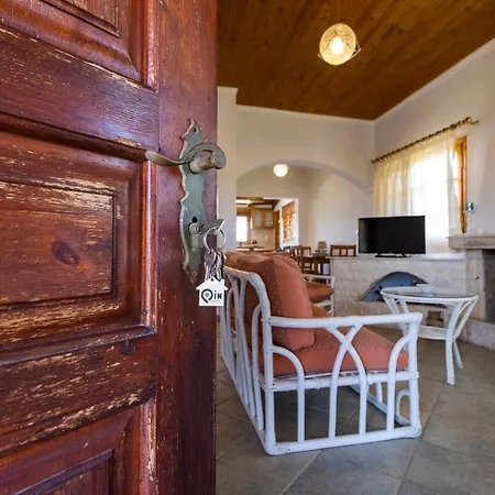 'helen' Traditional Seaside House Near To Eretria *