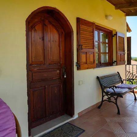 'helen' Traditional Seaside House Near To Eretria