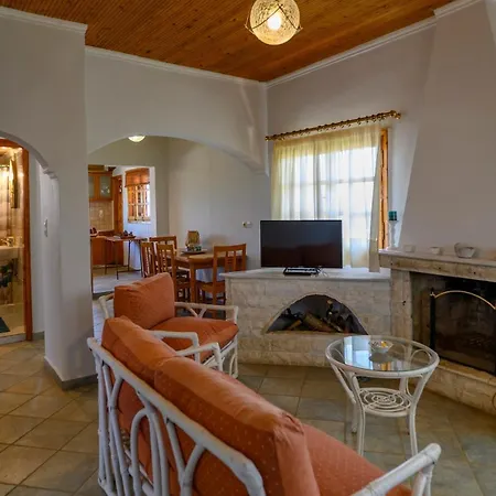 'helen' Traditional Seaside House Near To Eretria *