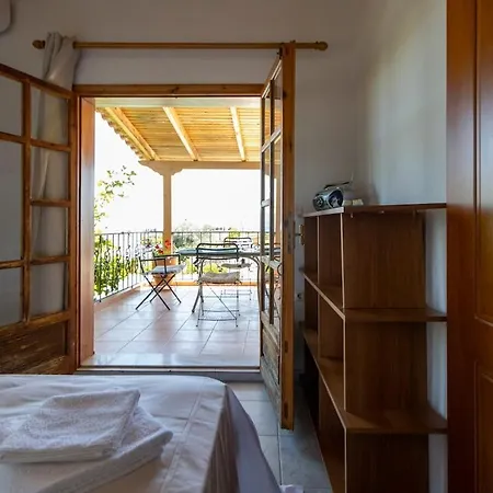 'helen' Traditional Seaside House Near To Eretria