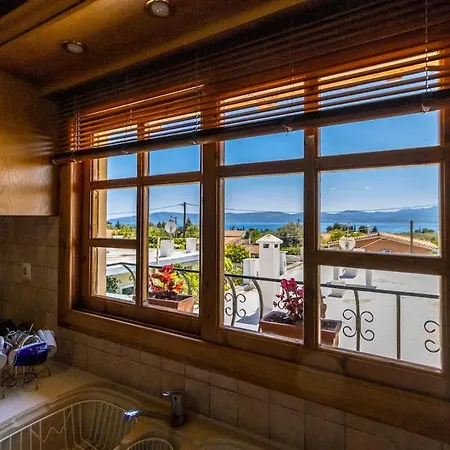 'helen' Traditional Seaside House Near To Eretria